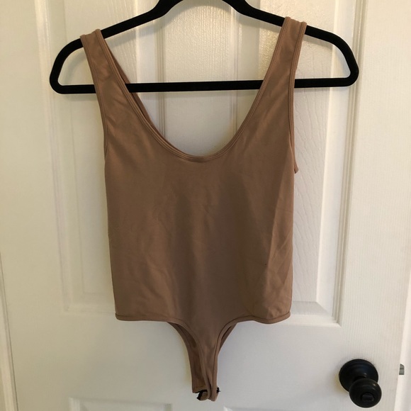 ✨SALE! MENDOCINO Nude Stretchy Scoop Neck Bodysuit - Picture 2 of 5